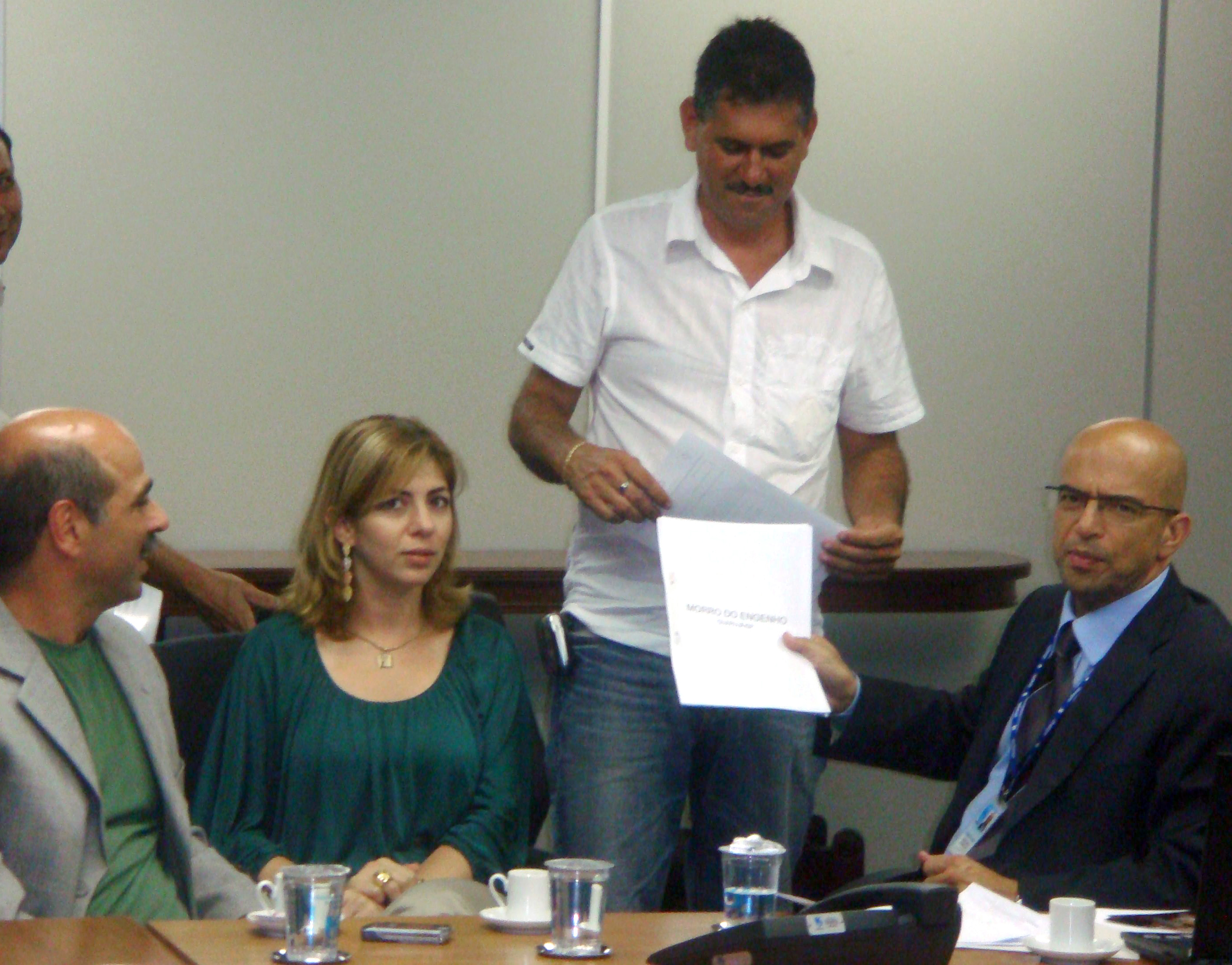 Haifa Madi participa de reunio com o presidente da Sabesp<a style='float:right;color:#ccc' href='https://www3.al.sp.gov.br/repositorio/noticia/03-2008/HAIFA FUNDIARIA.jpg' target=_blank><i class='bi bi-zoom-in'></i> Clique para ver a imagem </a>